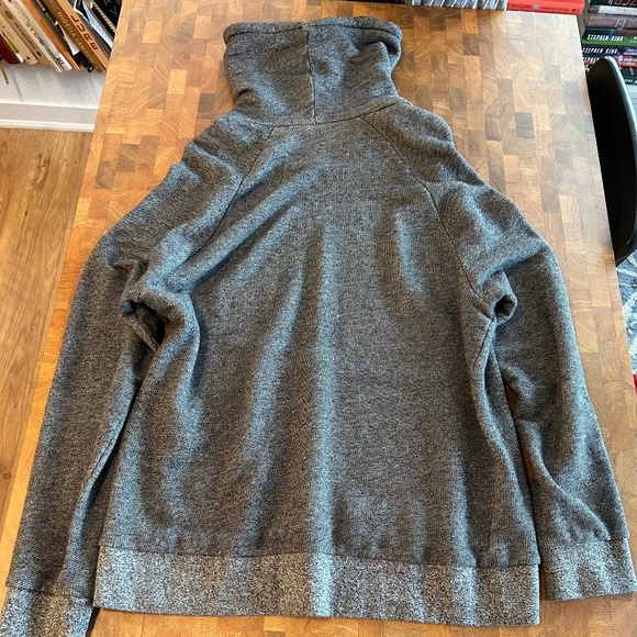 H&M Loose Turtleneck Sweater - Picture 3 of 3